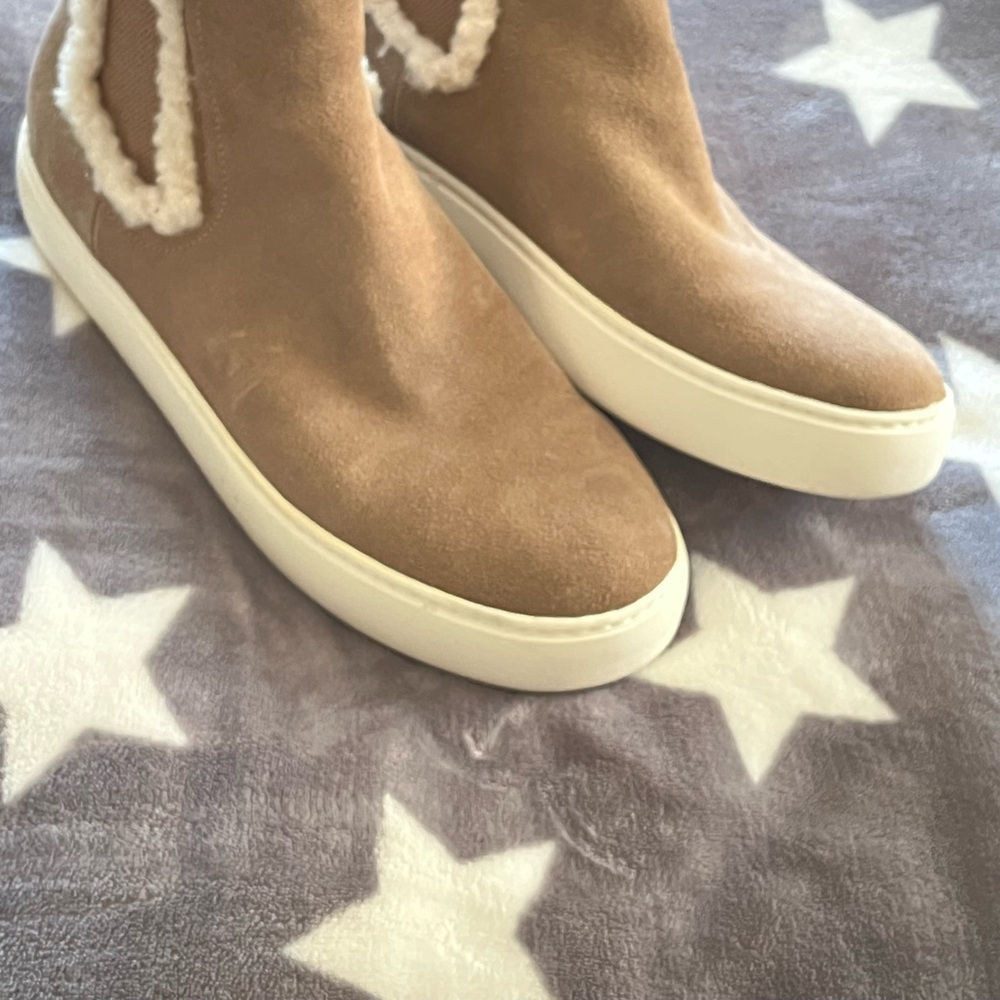 Super cute slip on ankle boots.